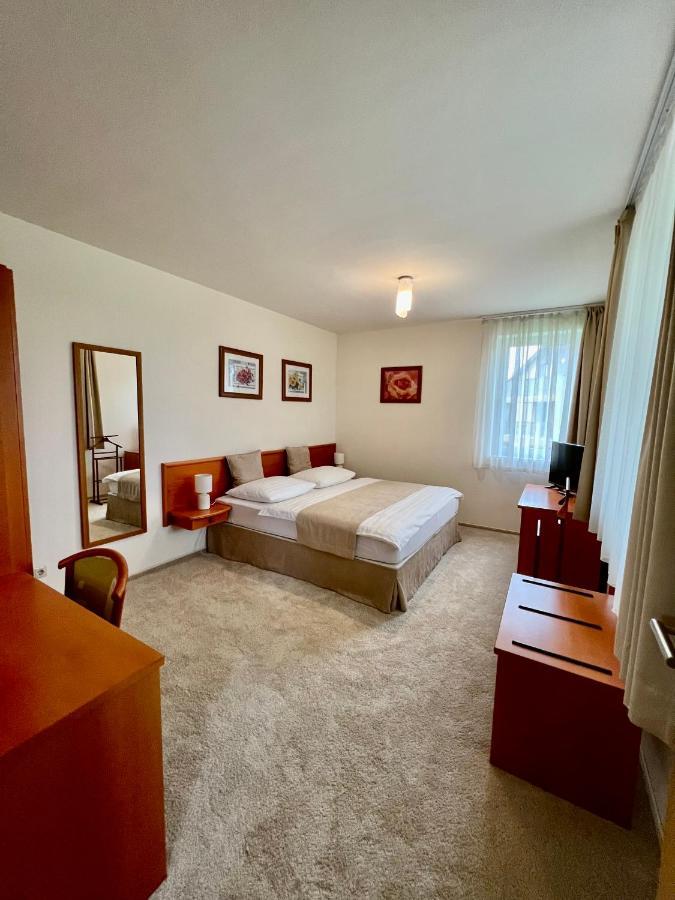 Chance Apartman-Birdland Villapark Buekfuerdo Exterior photo